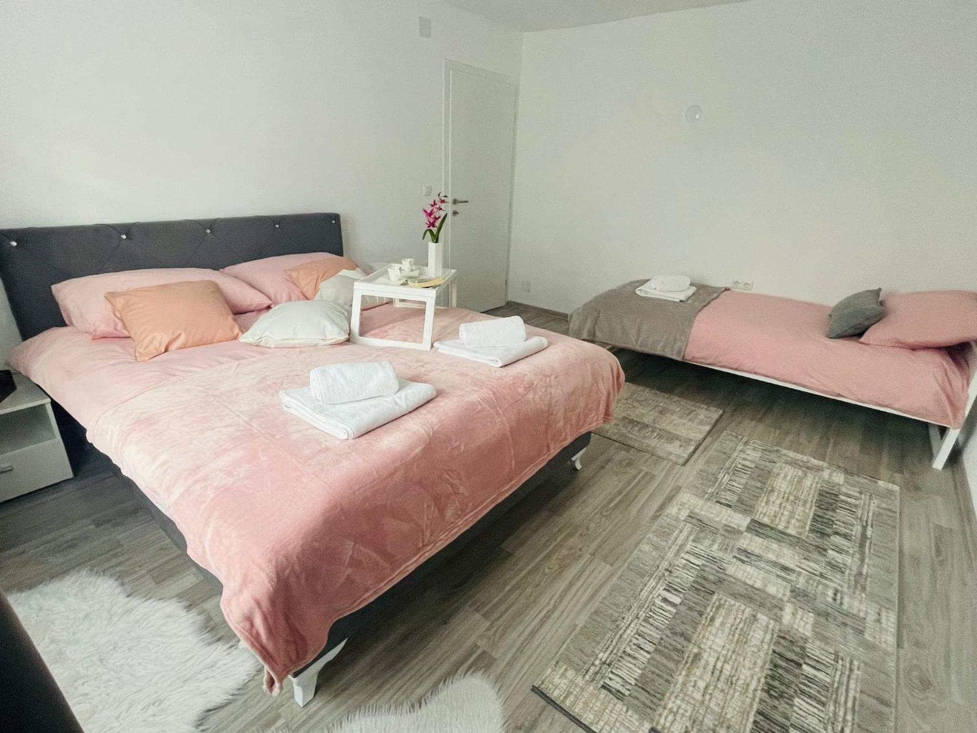 Apartment Zara Bihac Bagian luar foto